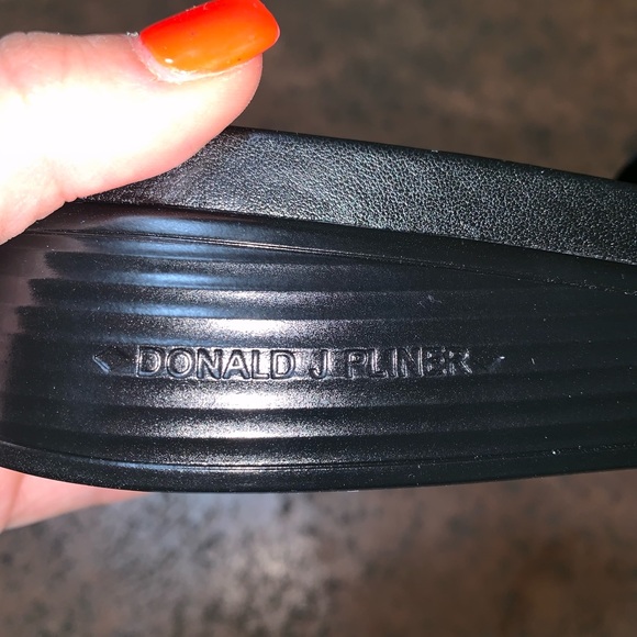 NEW- Donald J Pliner Hidden Thong Sandals - Picture 6 of 7